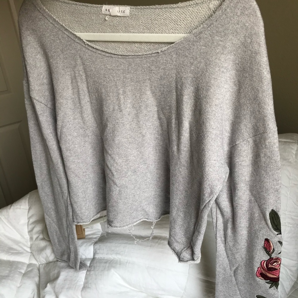 Grey and floral sleeve, top/thin sweater material